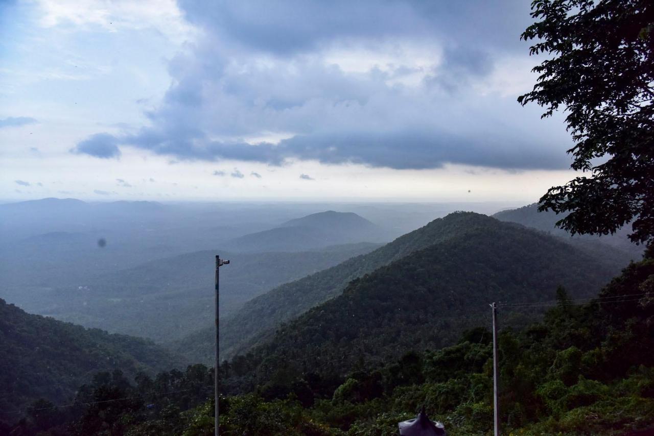 Mount Stratus Resort Vayalada Balussery Exterior photo