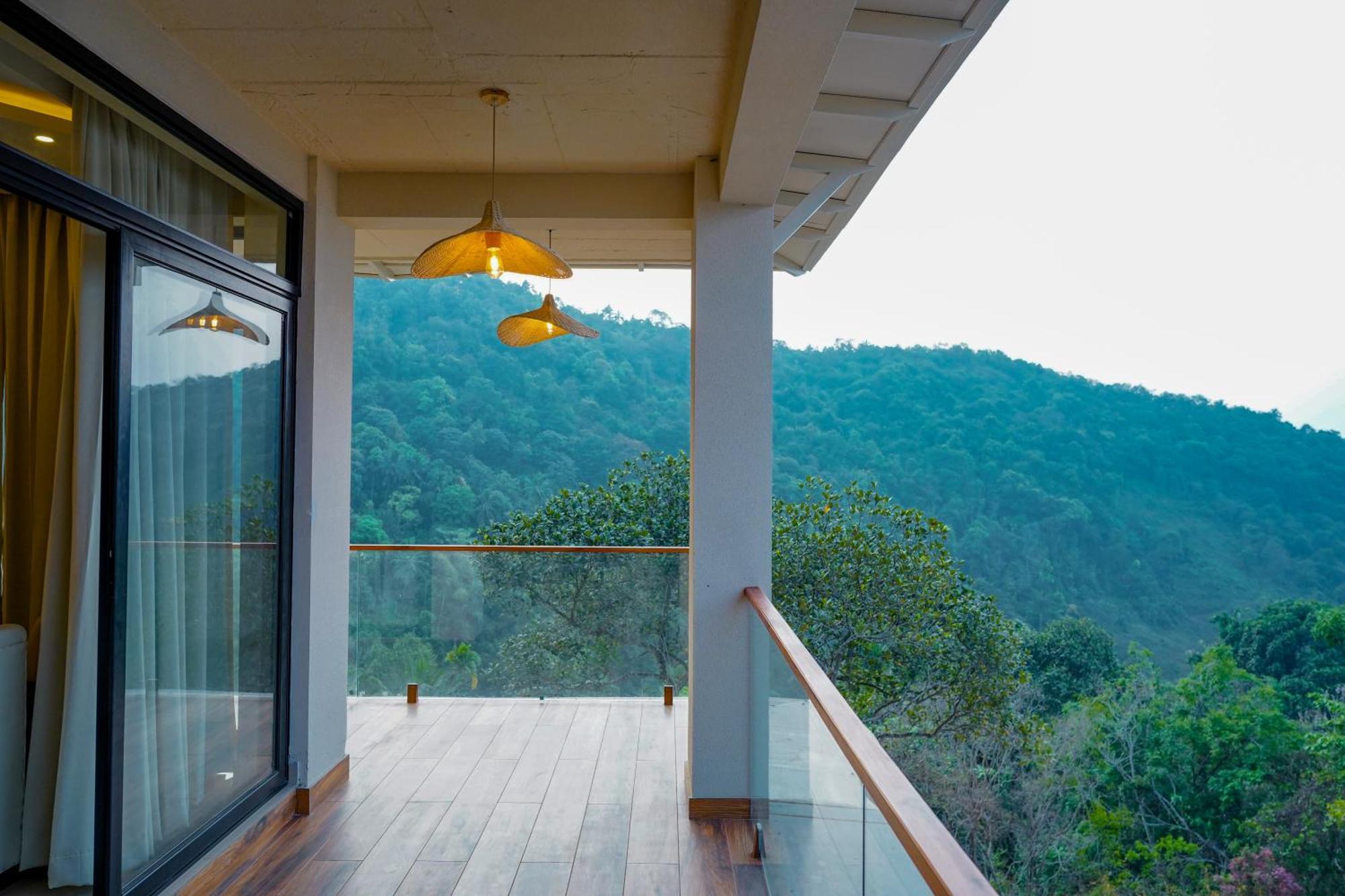 Mount Stratus Resort Vayalada Balussery Exterior photo