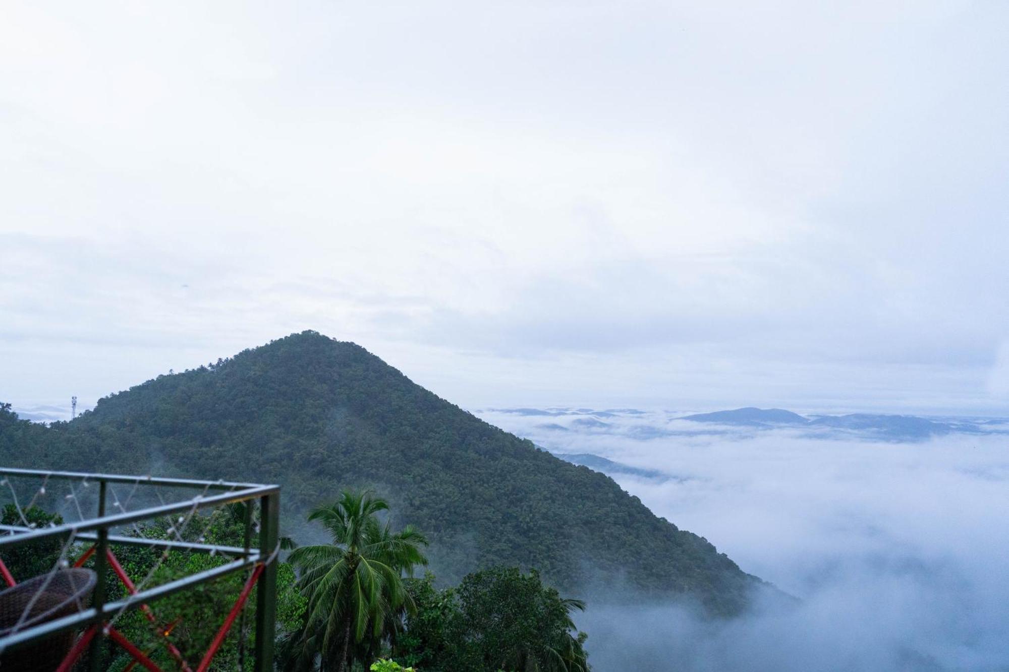Mount Stratus Resort Vayalada Balussery Exterior photo