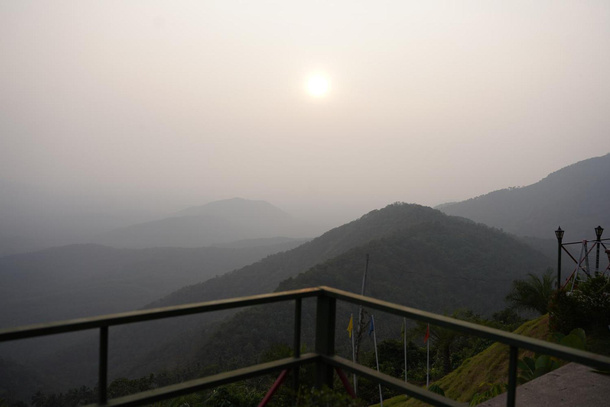 Mount Stratus Resort Vayalada Balussery Exterior photo