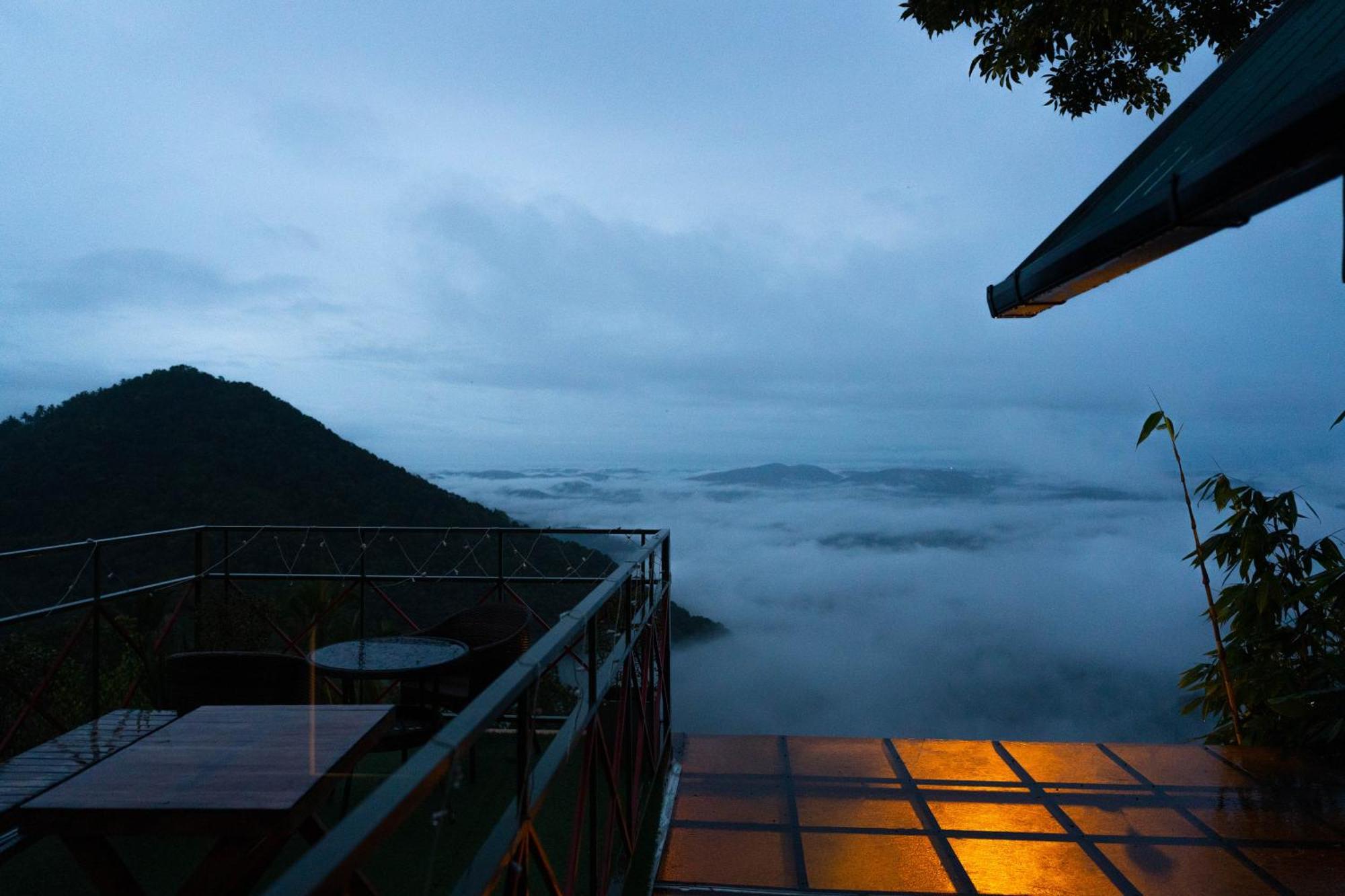 Mount Stratus Resort Vayalada Balussery Exterior photo