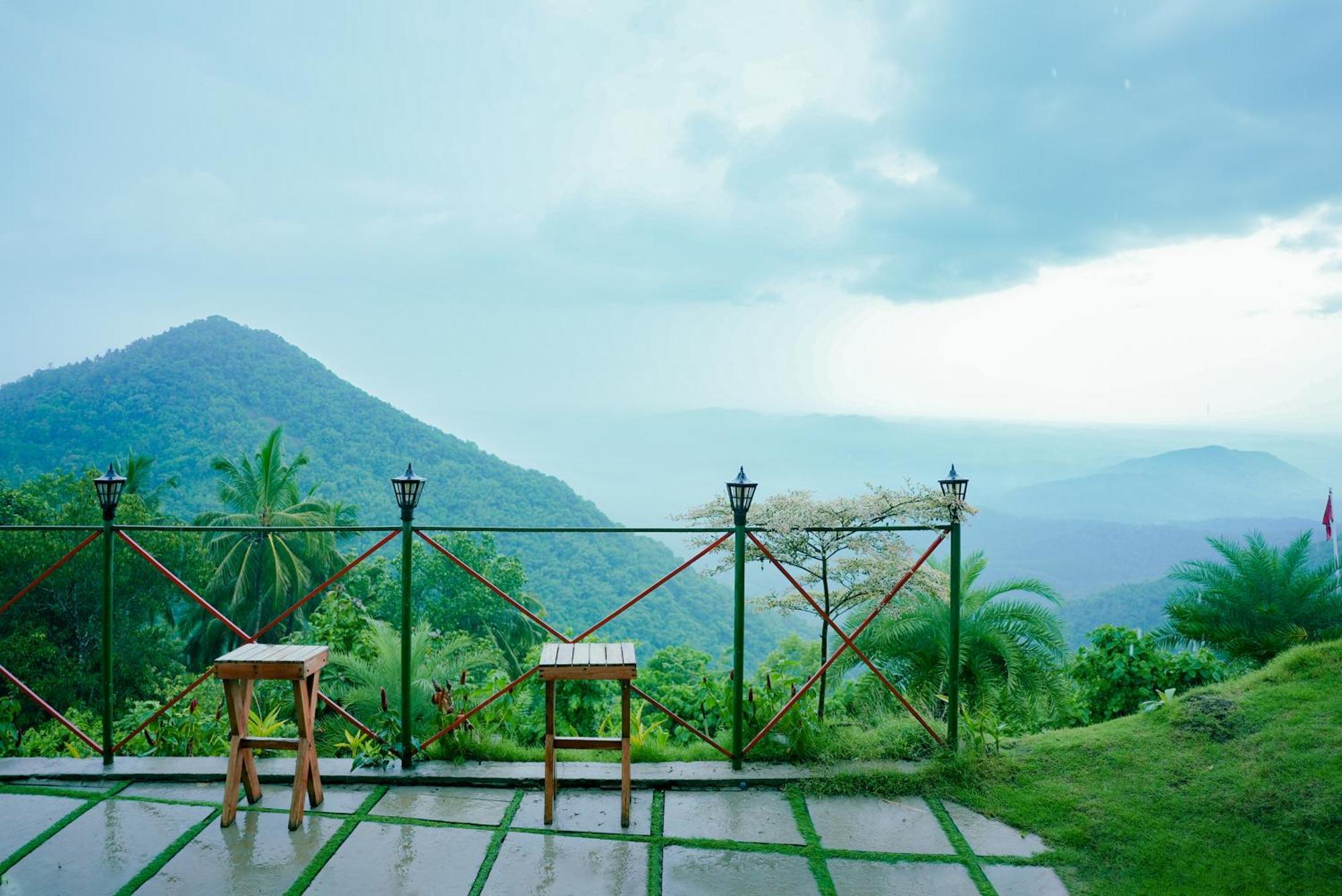 Mount Stratus Resort Vayalada Balussery Exterior photo