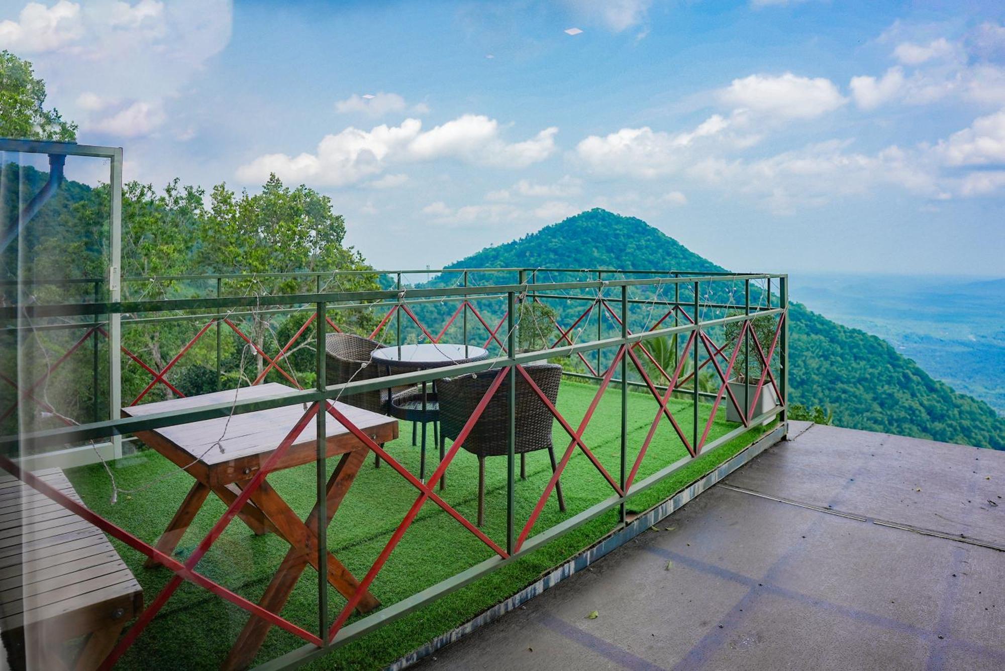Mount Stratus Resort Vayalada Balussery Exterior photo