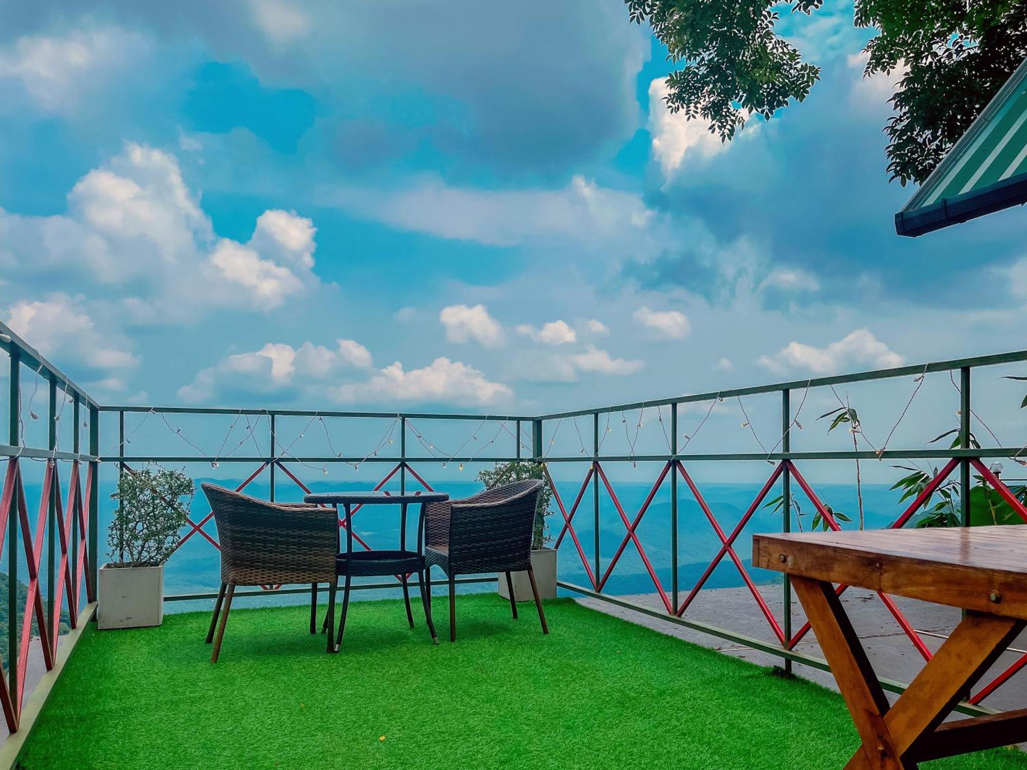 Mount Stratus Resort Vayalada Balussery Exterior photo