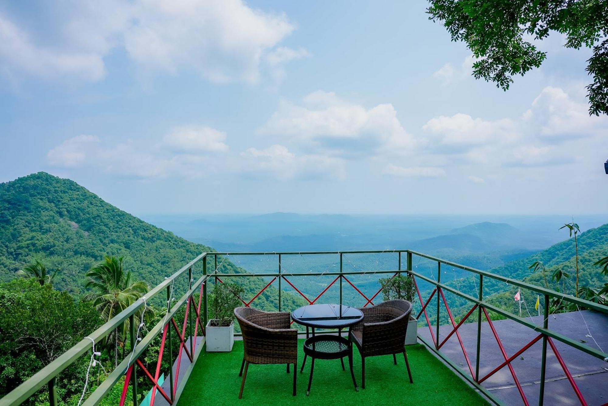 Mount Stratus Resort Vayalada Balussery Exterior photo