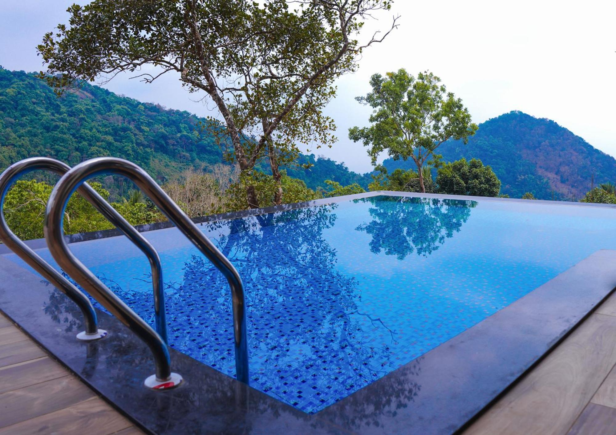 Mount Stratus Resort Vayalada Balussery Exterior photo